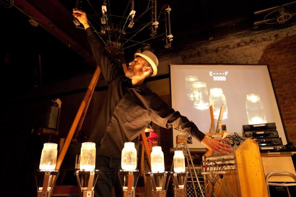 Invisible performing The New Obsolete